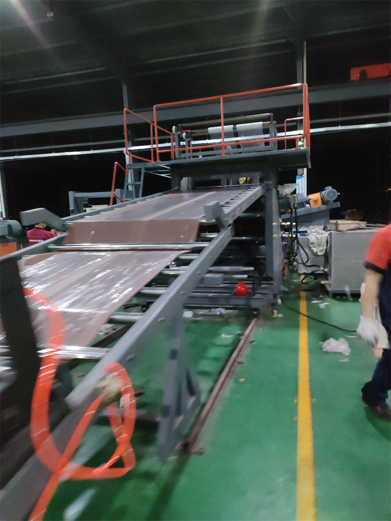 內(nèi)飾隔音片材擠出機(jī)_內(nèi)飾隔音片材擠出機(jī)_玖德隆